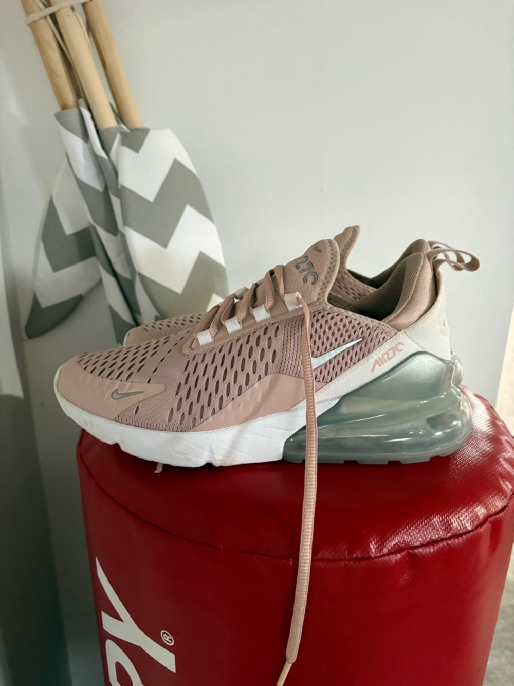 Nike Air Max 270 Pink Oxford Metallic Silver Sneaker. Women size 8
